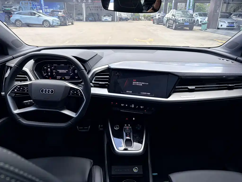Audi Q4 e-tron 2025 — фото 15