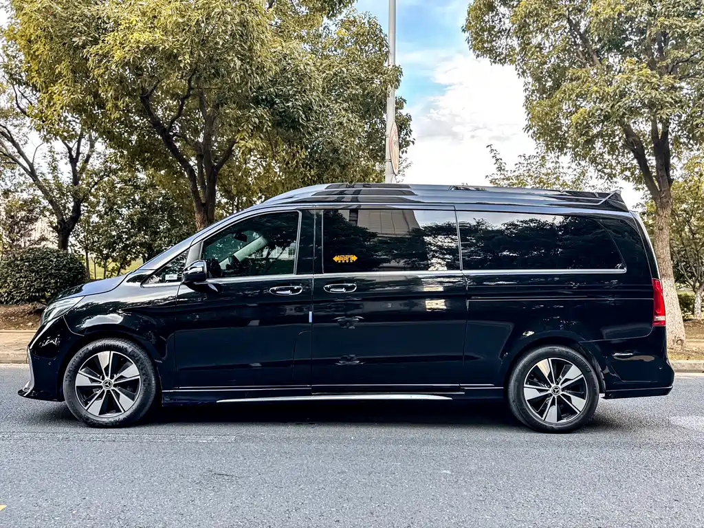 Mercedes-Benz V-Class 2023 — фото 37