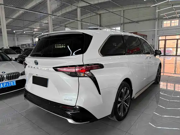 Toyota Granvia 2023