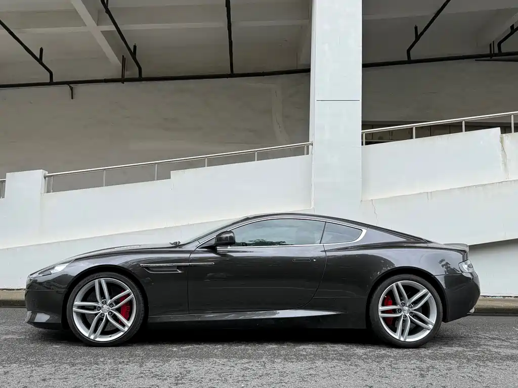 Aston Martin DB9 2015 — фото 3