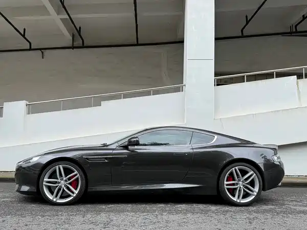 Aston Martin DB9 2015