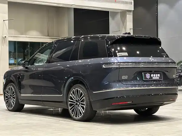 NIO ES8 2025