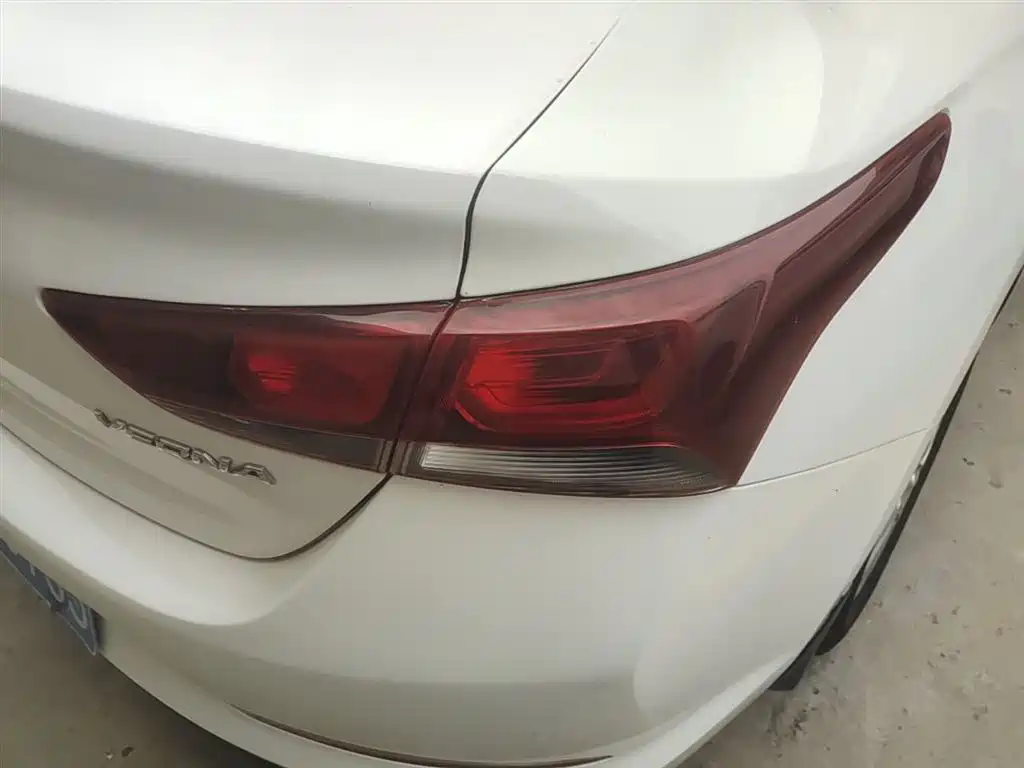 Hyundai Verna 2018 — фото 8