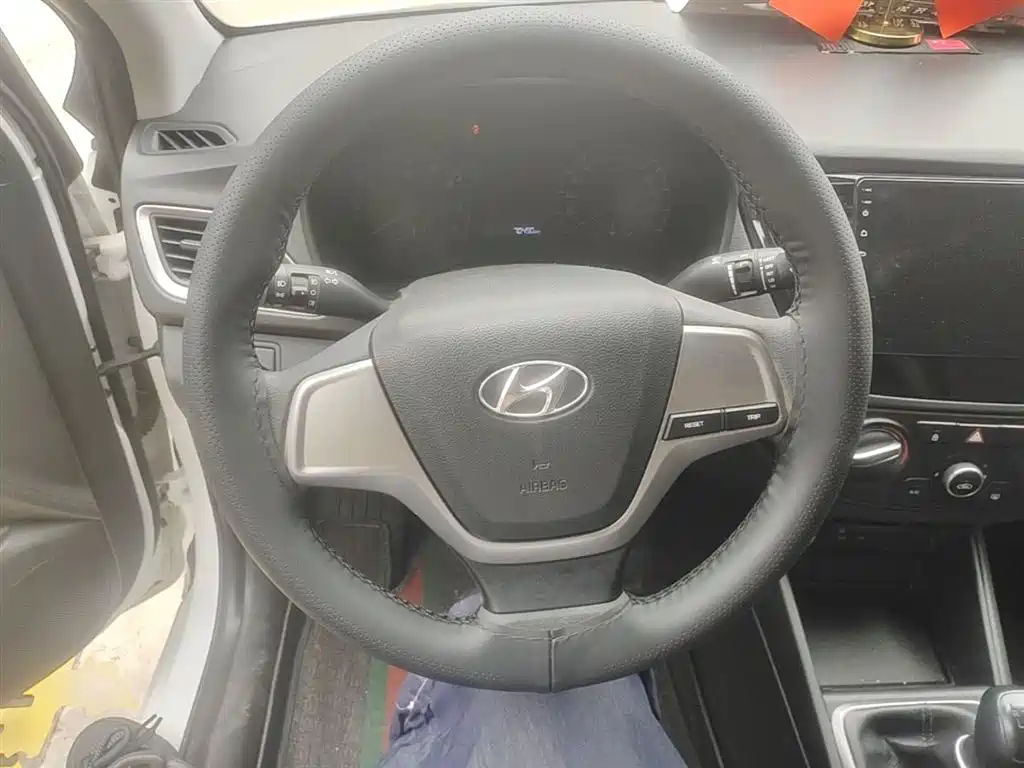 Hyundai Verna 2018 — фото 11