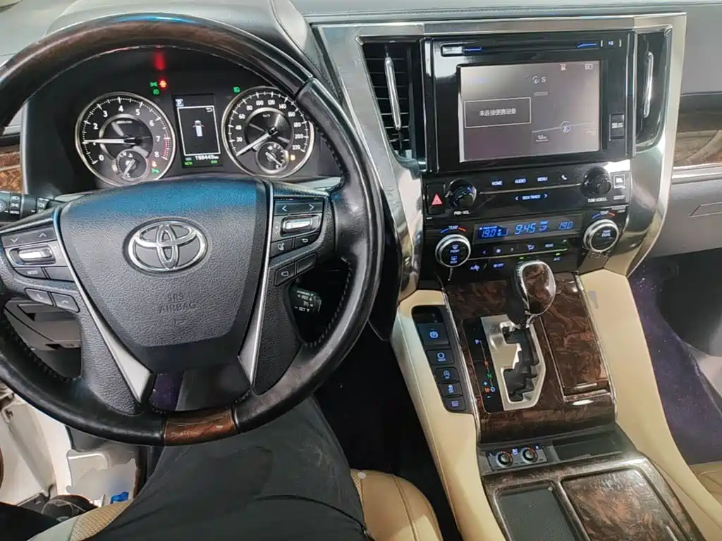Toyota Alphard 2018 — фото 10