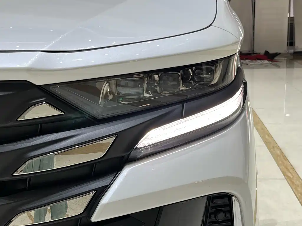 Toyota Vellfire 2025 — фото 9
