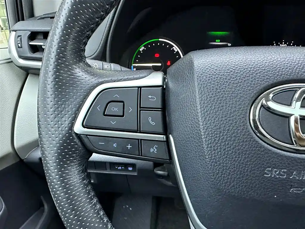 Toyota Sienna 2023 — фото 16
