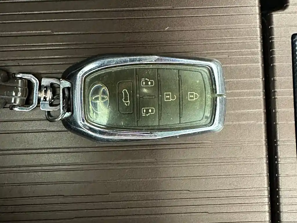 Toyota Sienna 2023 — фото 22