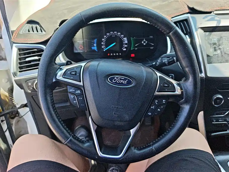 Ford Edge 2017 — фото 15