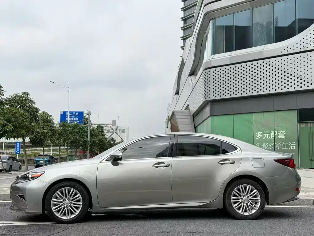 Lexus ES 2017 — фото 3