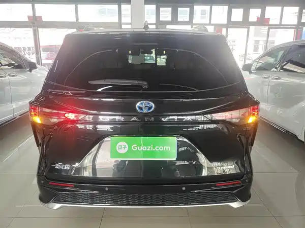 Toyota Granvia 2023