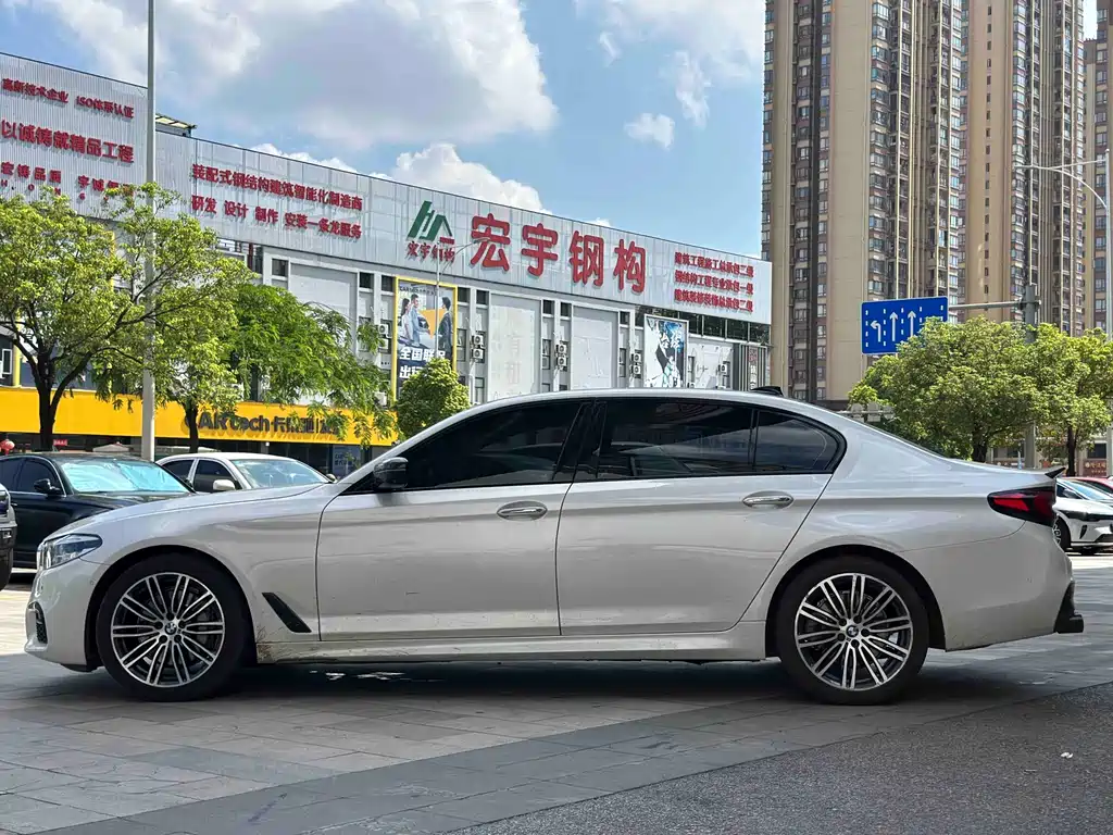 BMW 5 Series 2018 — фото 7