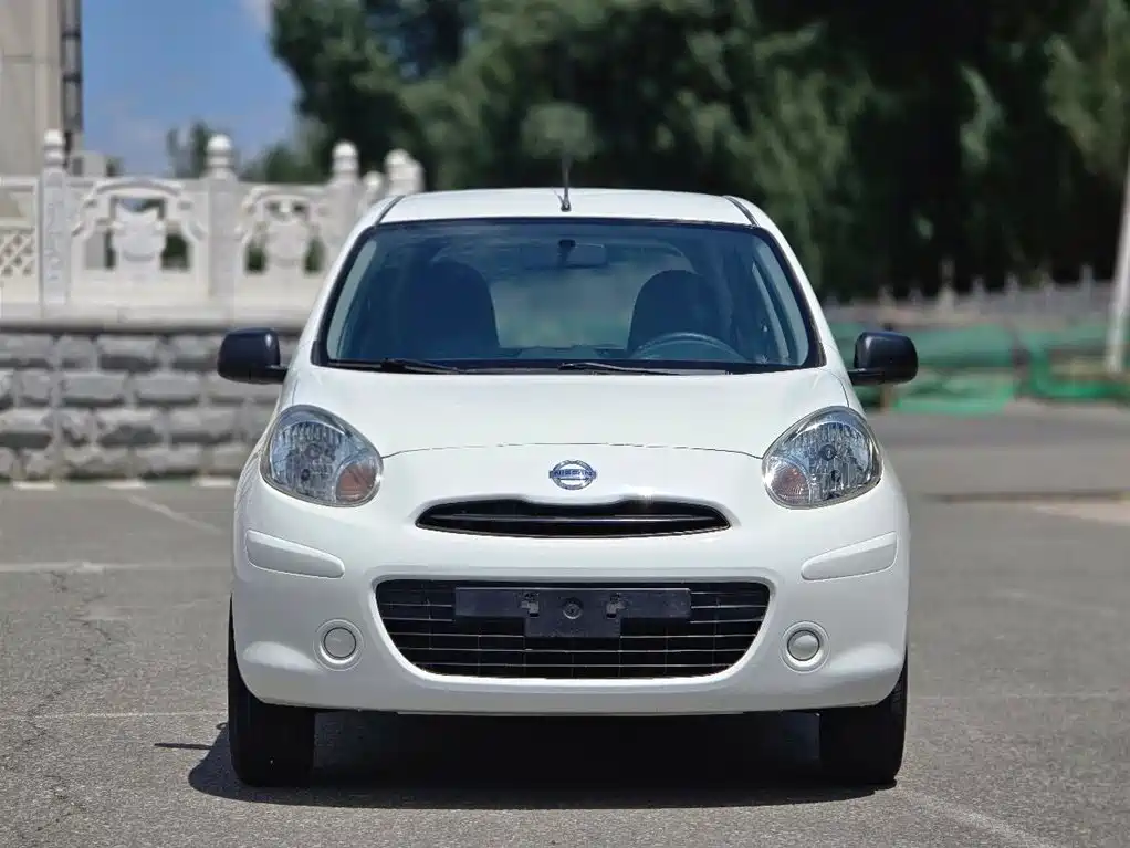 Nissan March 2013
