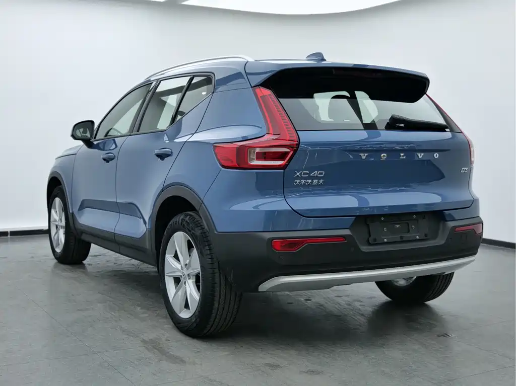 Volvo XC40 2023 — фото 6