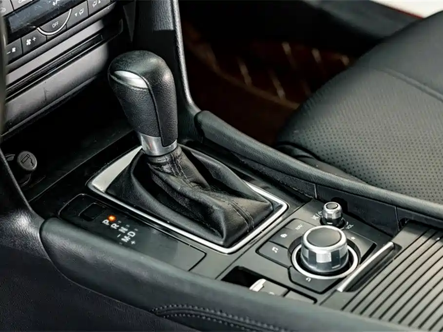 Mazda 3 Axela 2017 — фото 11