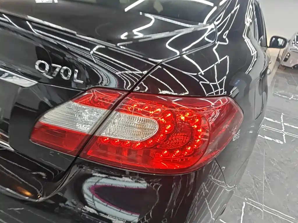 Infiniti Q70 2015 — фото 8