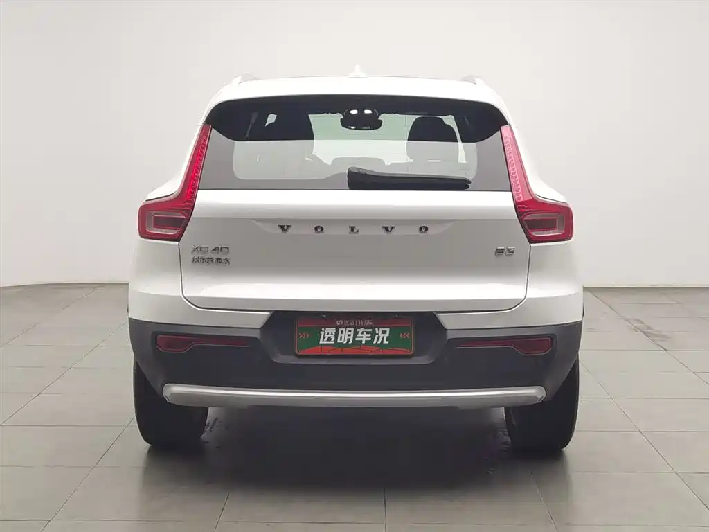 Volvo XC40 2023 — фото 4