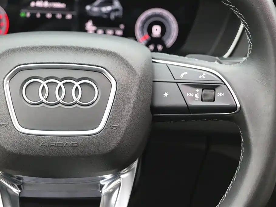 Audi Q5L 2023 — фото 17