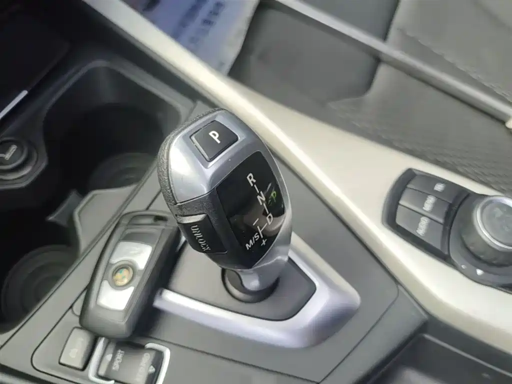 BMW 1 Series 2017 — фото 14