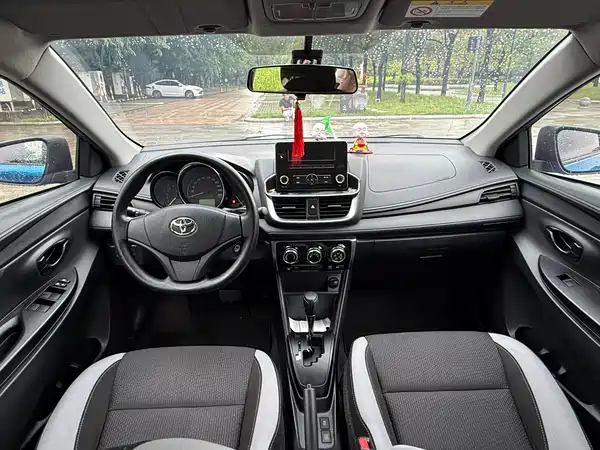 Toyota Yaris L 2020