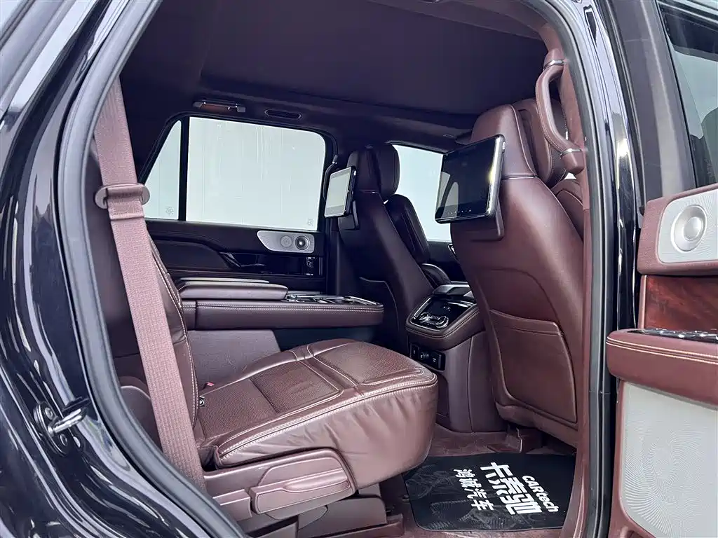 Lincoln Navigator 2021 — фото 28