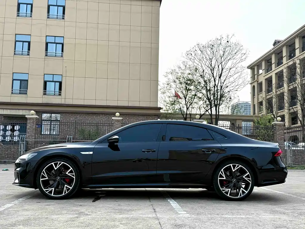 Audi A7L 2024 — фото 12