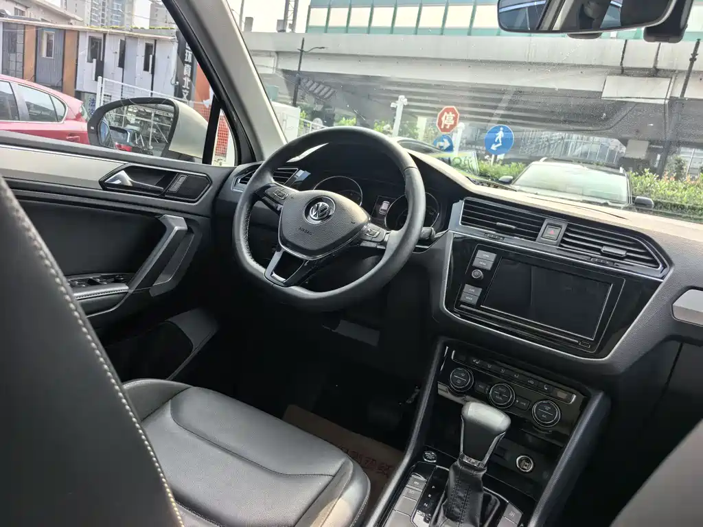 Volkswagen Tiguan L 2018 — фото 12