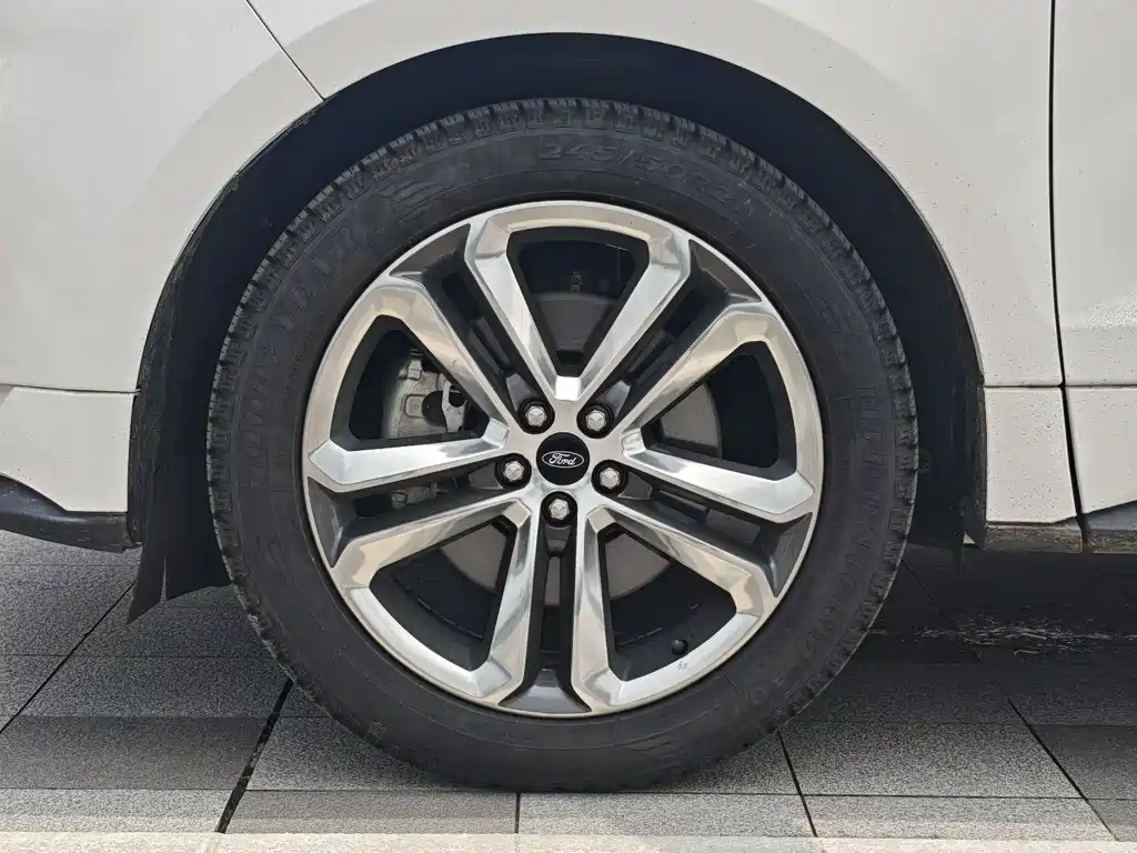 Ford Edge 2019 — фото 11