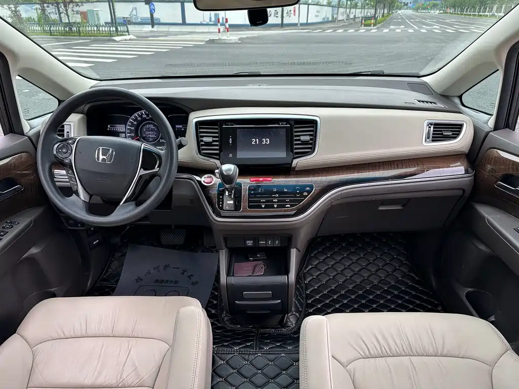 Honda Odyssey 2018 — фото 9