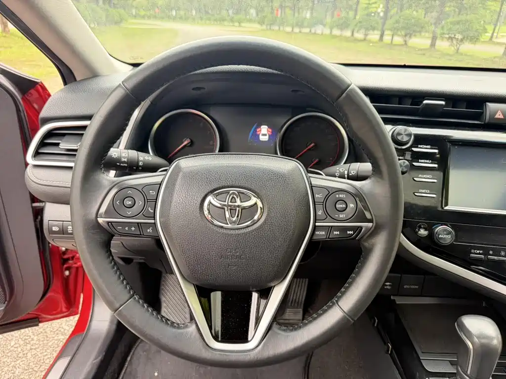 Toyota Camry 2018 — фото 14