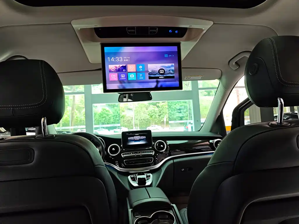 Mercedes-Benz V-Class 2020 — фото 15