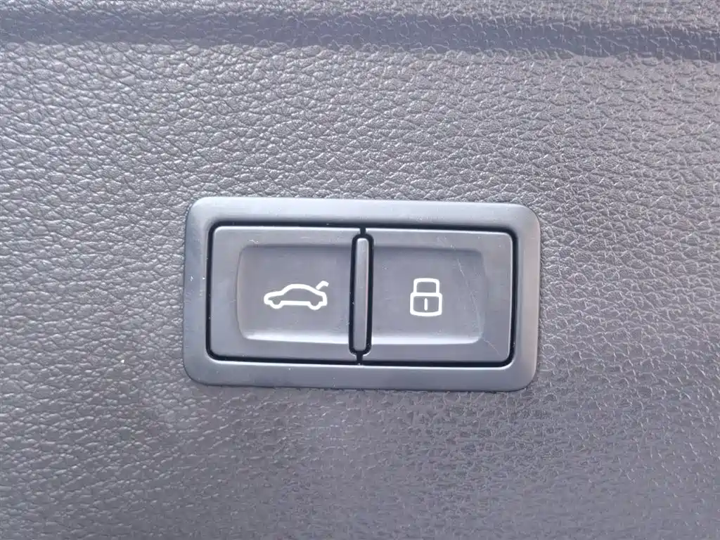 Audi Q5L 2023 — фото 23