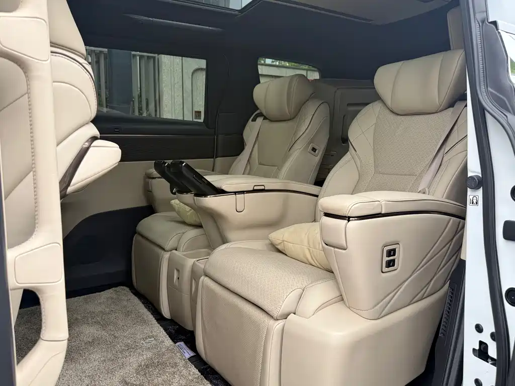 Toyota Alphard 2024 — фото 7