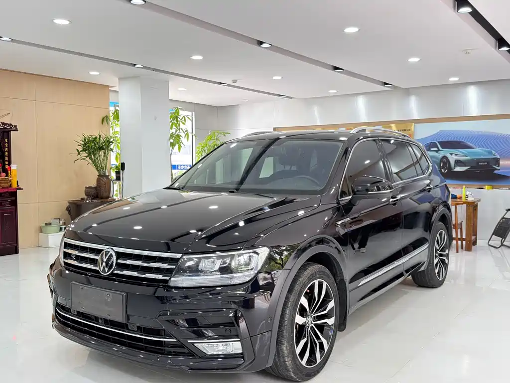 Volkswagen Tiguan L 2021 — фото 1