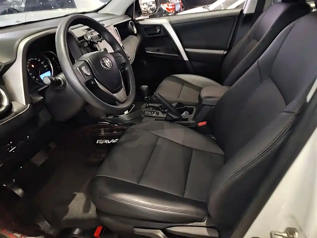 Toyota RAV4 2019 — фото 15