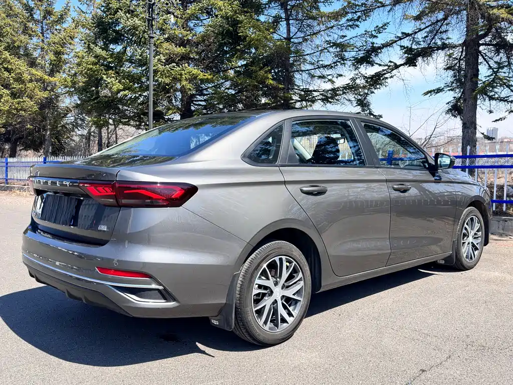 Geely Emgrand 2024