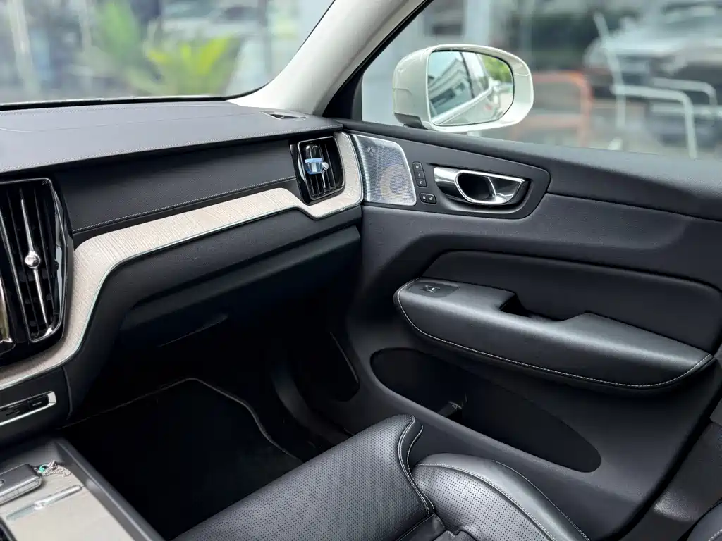 Volvo XC60 PHEV 2020 — фото 7