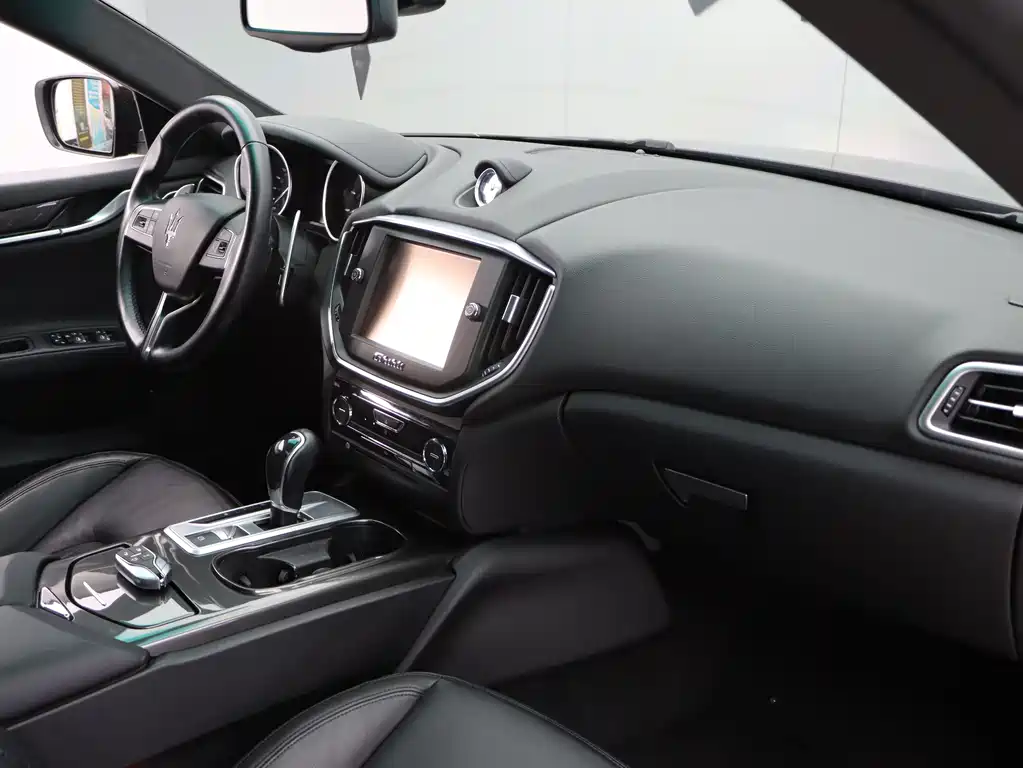 Maserati Ghibli 2015 — фото 23