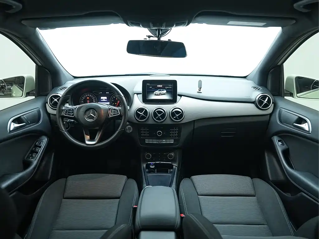 Mercedes-Benz B-Class 2016 — фото 17
