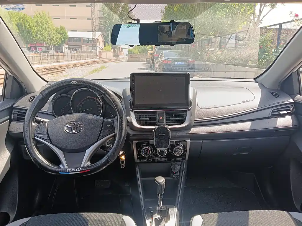Toyota Yaris L 2022 — фото 15