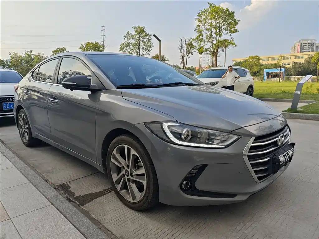 Hyundai Elantra 2018 — фото 2