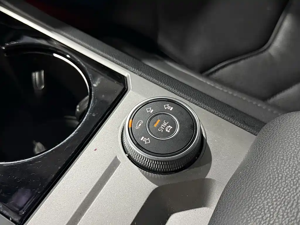 Volkswagen Touareg 2020 — фото 10