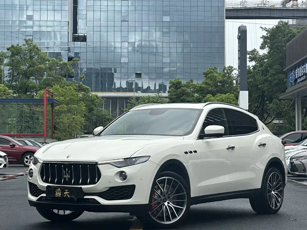 Maserati Levante 2019 — фото 1
