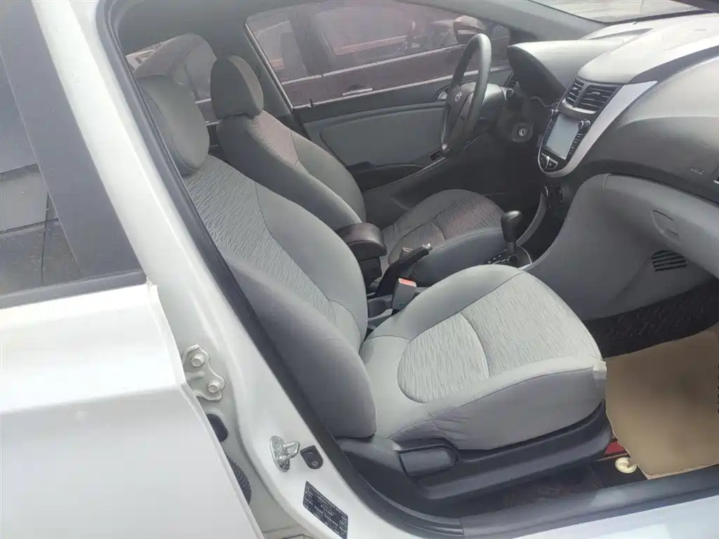 Hyundai Verna 2016 — фото 25