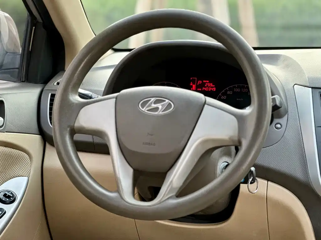 Hyundai Accent 2012 — фото 35