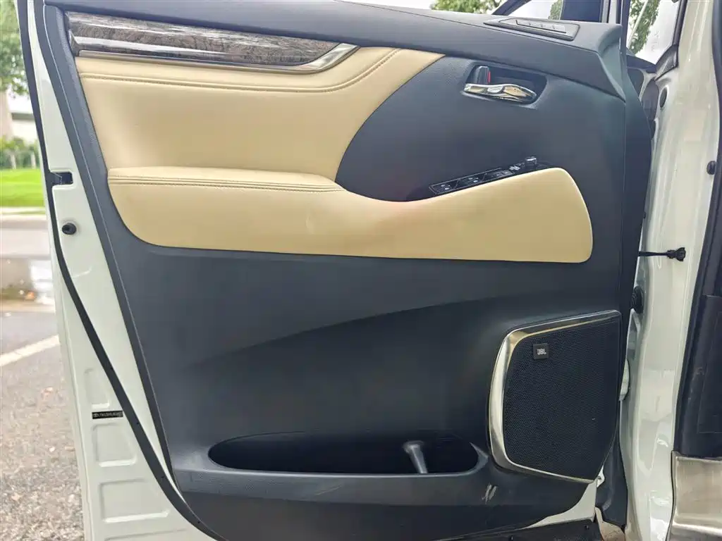 Toyota Vellfire 2020 — фото 11