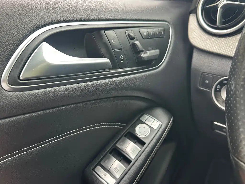 Mercedes-Benz B-Class 2015 — фото 17