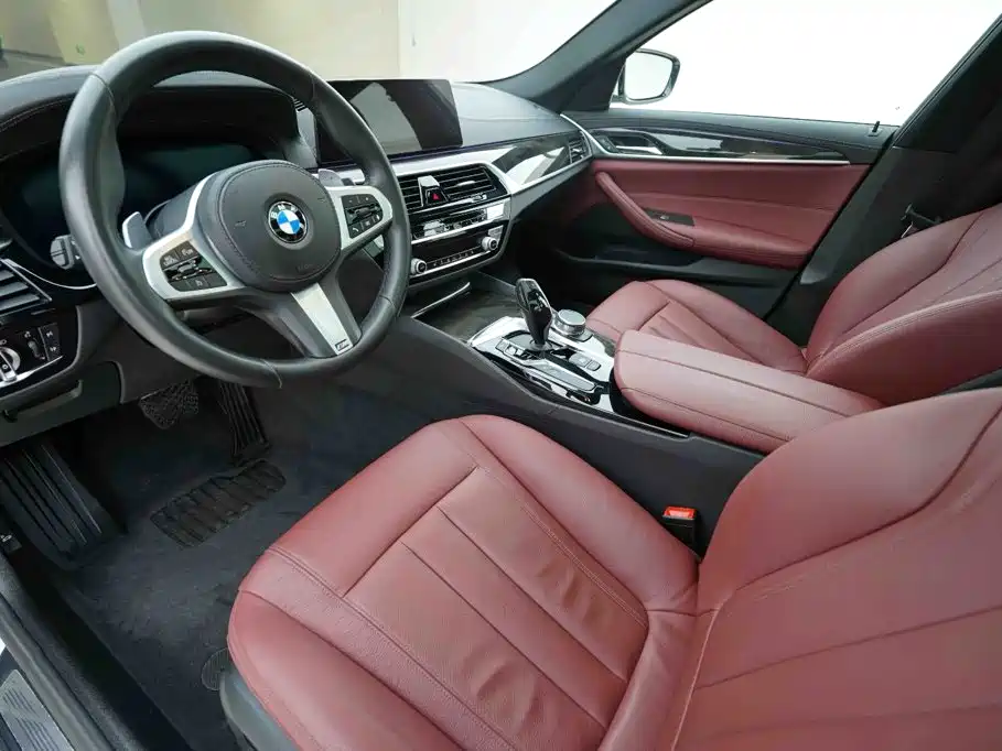 BMW 5 Series 2020 — фото 10