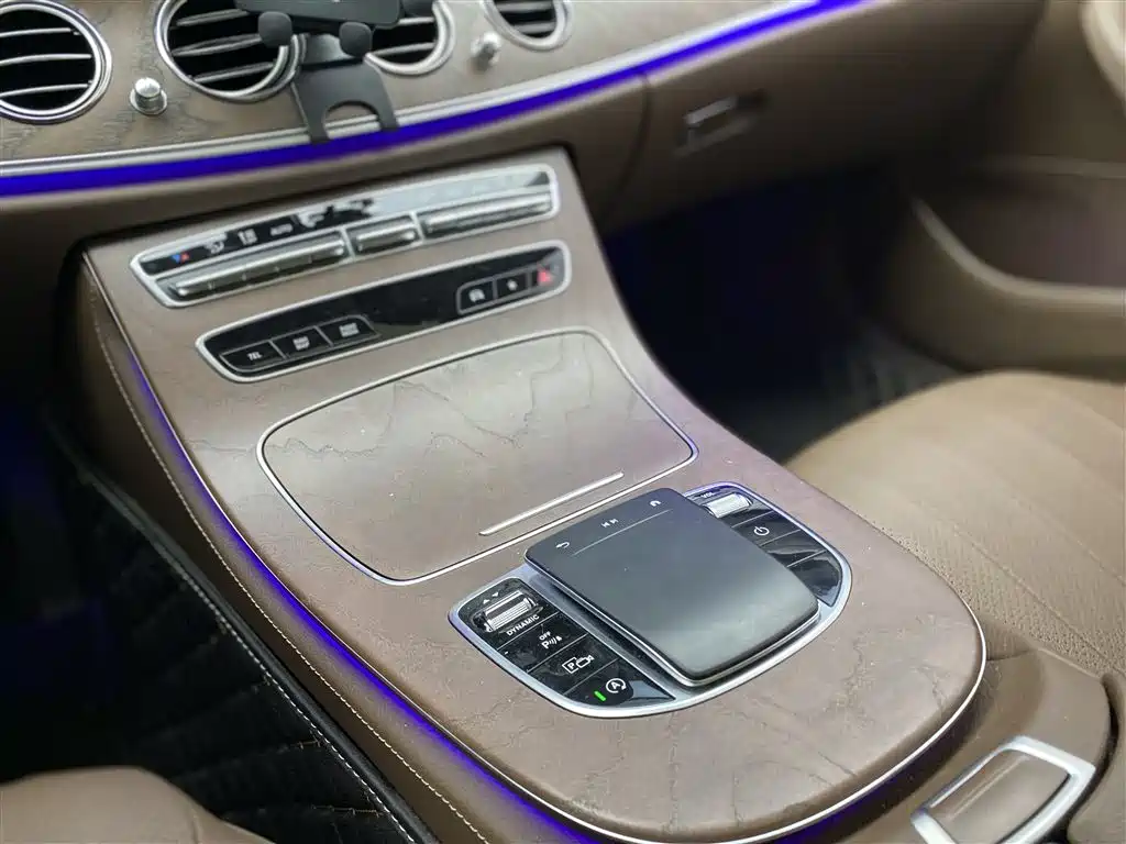 Mercedes-Benz E-Class 2023 — фото 10