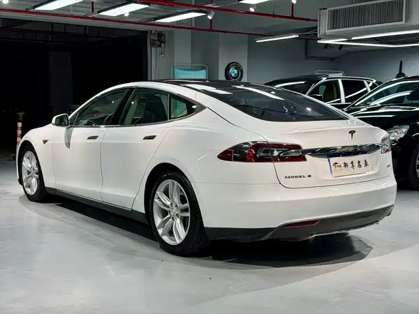 Tesla Model S 2015